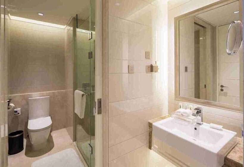 سوئیت با چشم‌انداز زمین گلف, Crowne Plaza Shanghai Anting Auto City