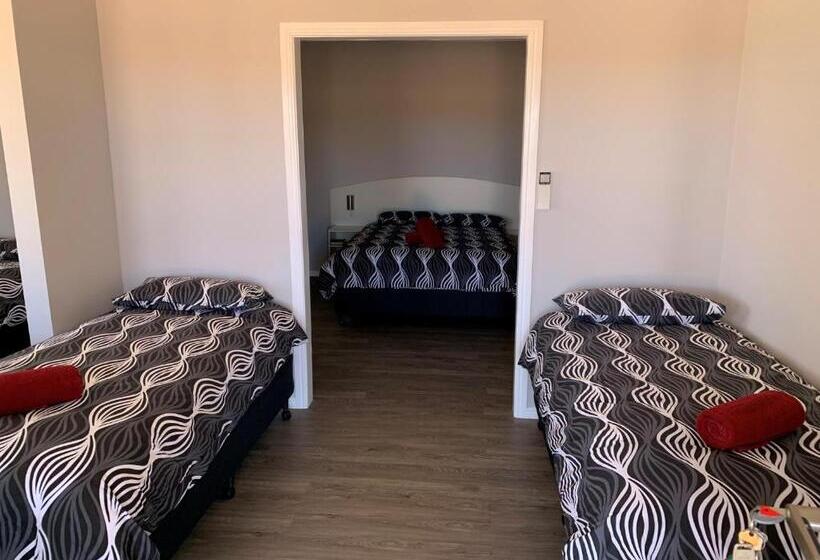 Представительский семейный номер, Erldunda Desert Oaks Resort