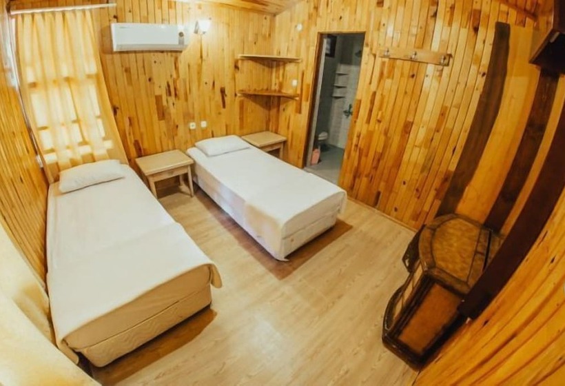 بانگلوی استاندارد, Kadir S Top Tree Houses