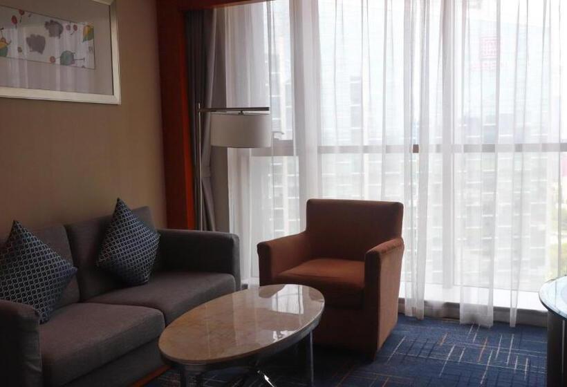 带大床的标准间, Four Points By Sheraton Suzhou