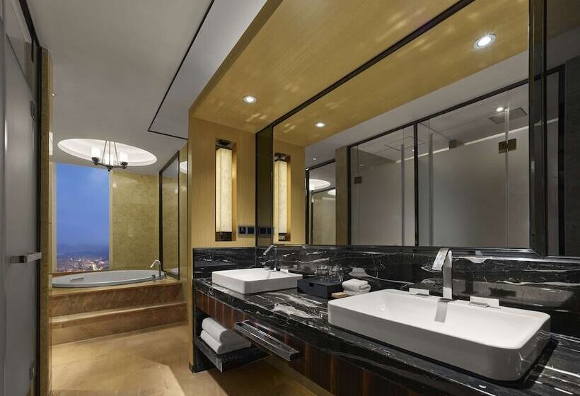 Номер Executive, Hilton Zhongshan Downtown