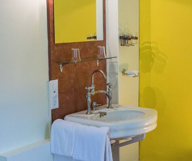 اتاق استاندارد چهارنفره با سرویس بهداشتی مشترک, Budget Waldhotel Unspunnen