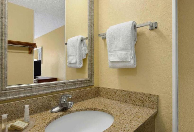 חדר סטנדרט שתי מיטות זוגיות, Baymont By Wyndham Gainesville I75