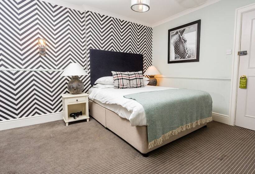 Номер Стандарт Трехместный, White Hart, Newmarket By Marston's Inns