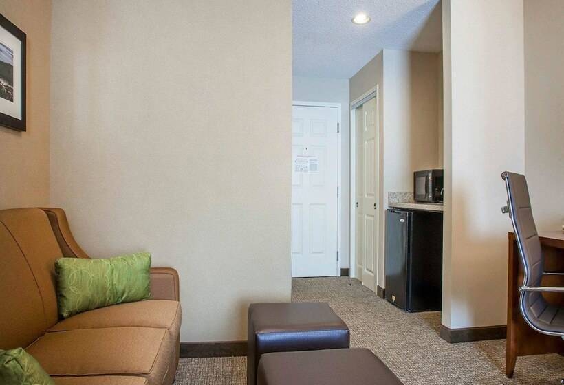 Люкс, Comfort Suites West Warwick  Providence