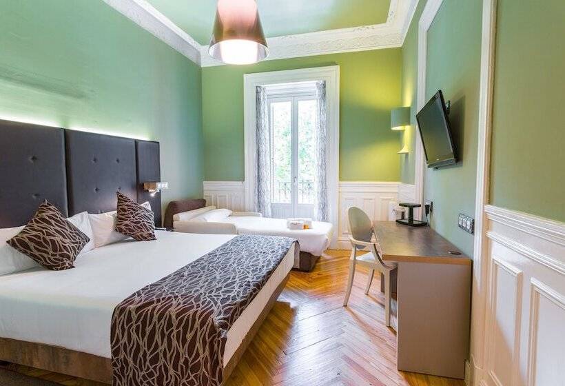 Номер Стандарт Вид на Город, Petit Palace Lealtad Plaza