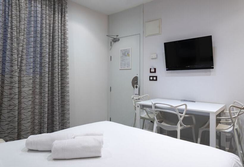 Номер Стандарт, Petit Palace Lealtad Plaza