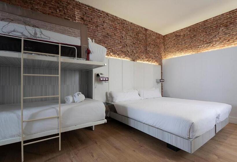 Семейный Номер, Petit Palace Lealtad Plaza