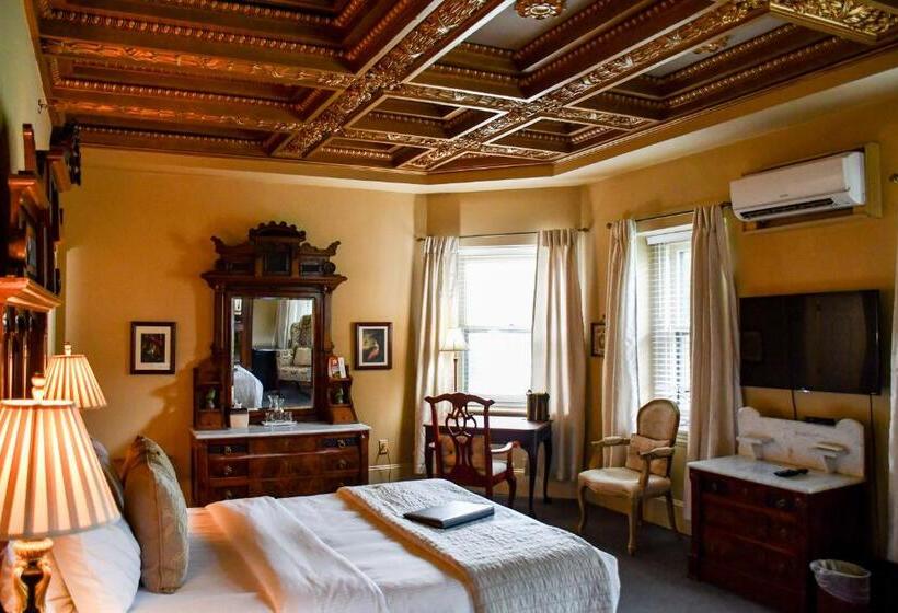 디럭스 룸, The Sayre Mansion