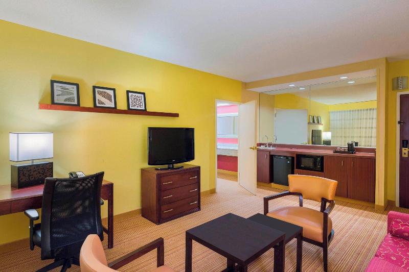 Люкс Кровать Кинг, Courtyard Wilmington Brandywine