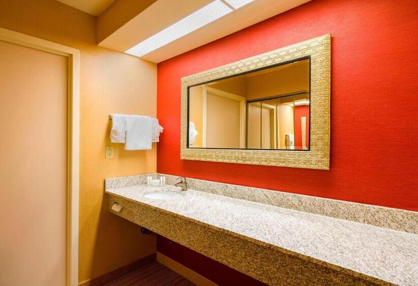 Люкс Кровать Кинг, Courtyard Wilmington Brandywine