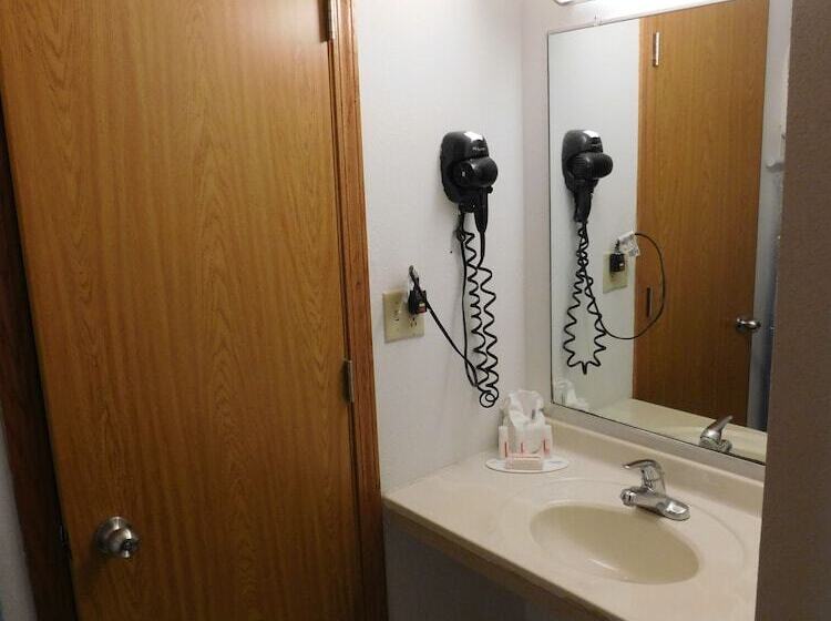 Номер Стандарт, Days Inn By Wyndham West Branch Iowa City Area