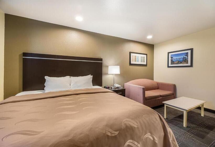 Люкс Кровать Кинг, Quality Inn & Suites Near Nas Fallon
