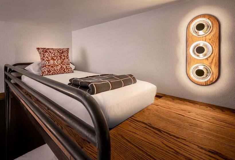 Номер Стандарт, The Ozarker Lodge
