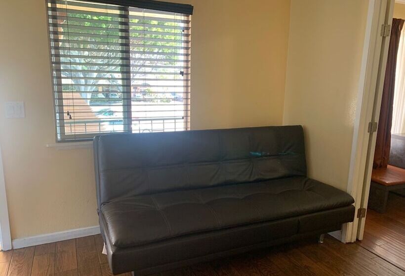 Family Suite, Oasis Inn And Suites