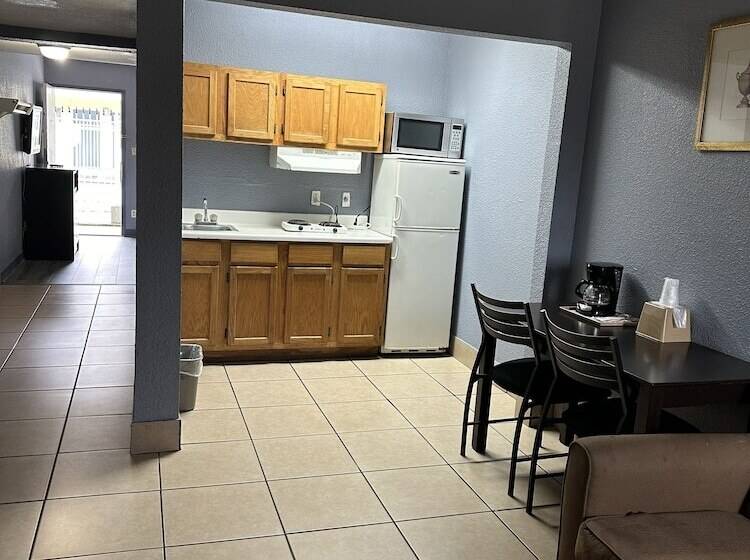 带2个双人床的标准工作室, Americas Best Value Inn And Suites Groves
