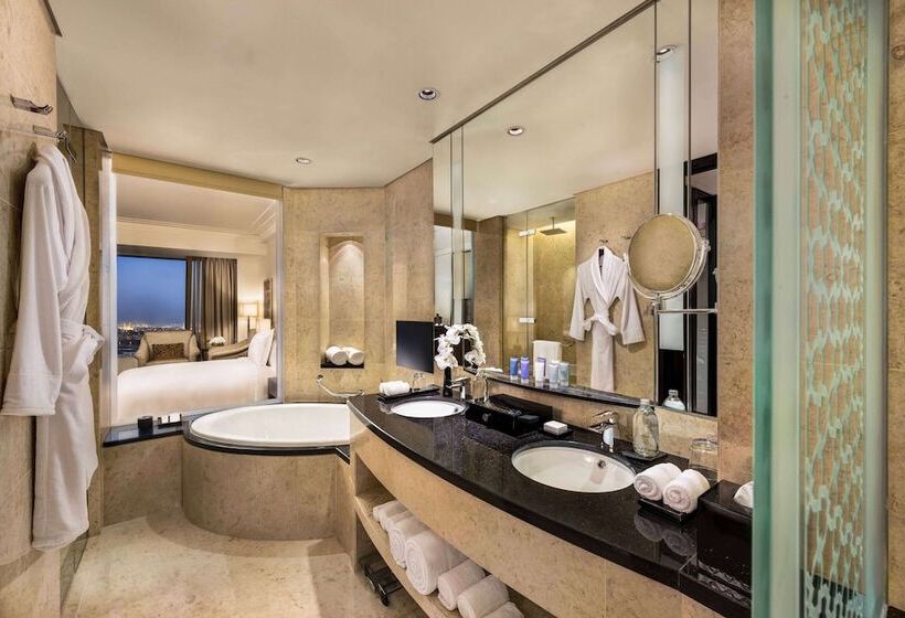 Люкс Повышенной Комфортности, Conrad Dubai