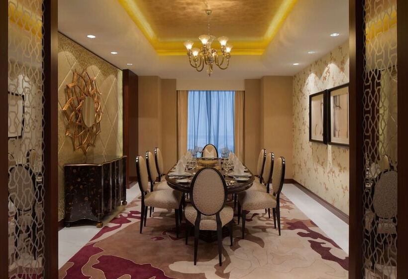 Королевский Люкс, Conrad Dubai