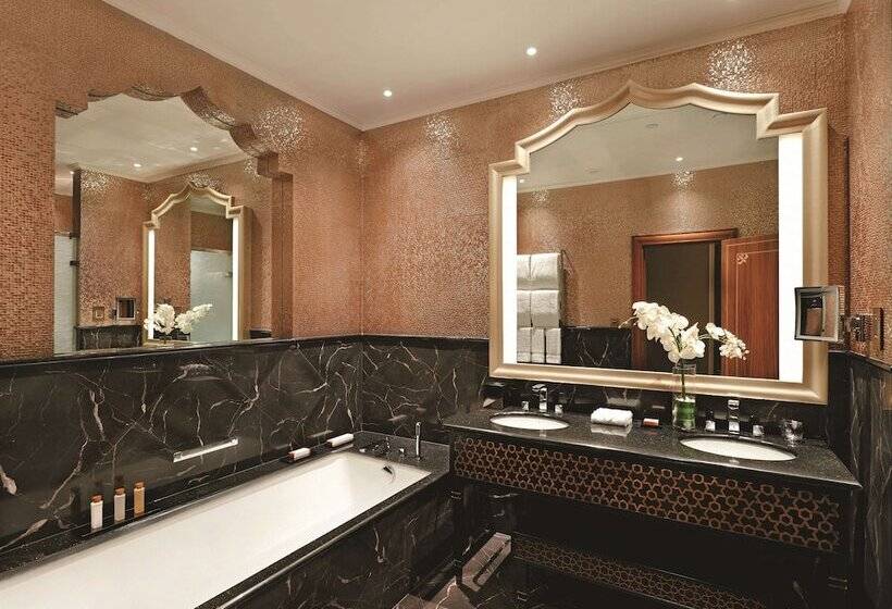 주니어 스위트 킹사이즈 침대, Waldorf Astoria Ras Al Khaimah