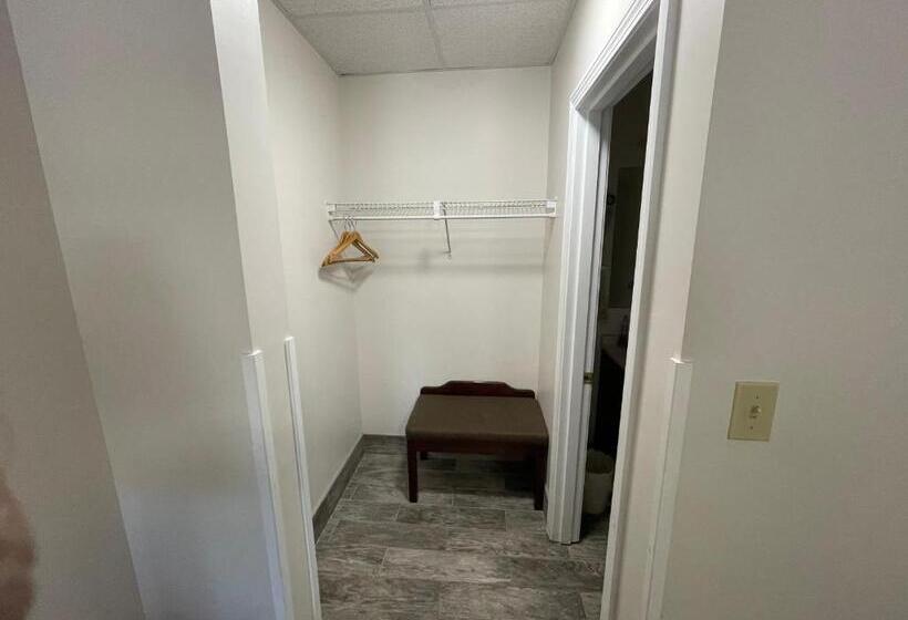 Стандартный Номер Кровать Кинг, Colonial Motel
