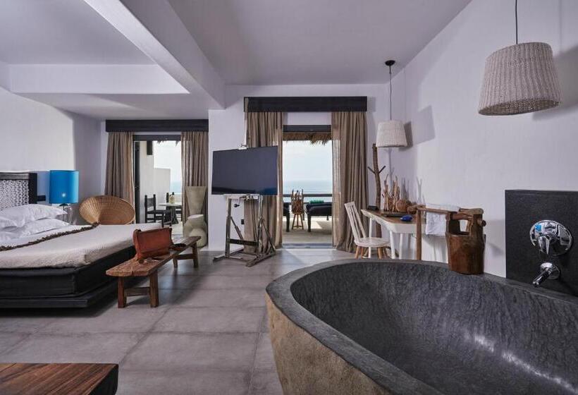 Люкс с гидромассажем, Myconian Utopia Relais & Chateaux