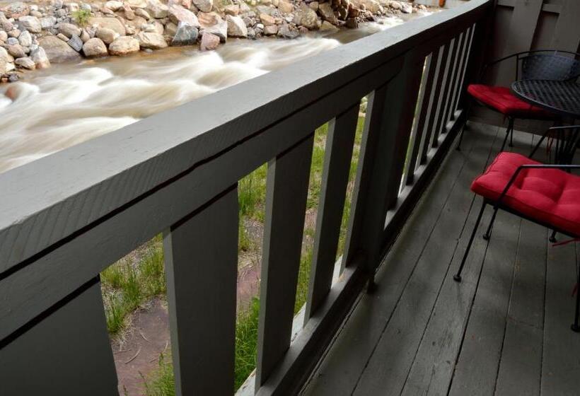 Deluxe room with river view, The Inn On Fall River & Fall River Cabins