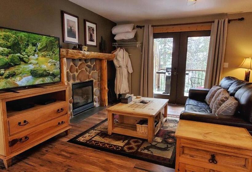 Хижина Deluxe, The Inn On Fall River & Fall River Cabins