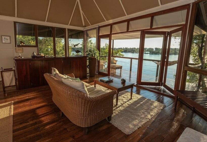 سوئیت دولوکس با چشم‌انداز رودخانه, The River Club