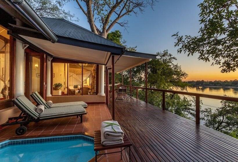 سوییت خانوادگی, The River Club