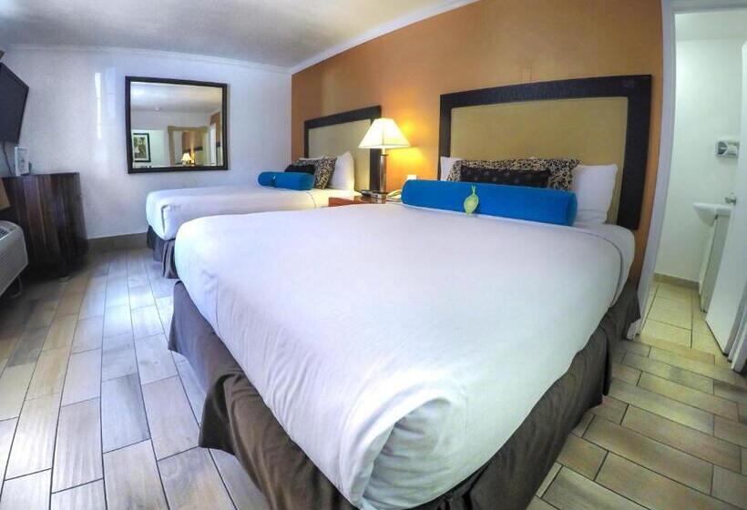 带2个双人床的标准工作室, Adara Palm Springs