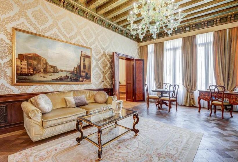 سوئیت با چشم‌انداز, Ai Reali   Small Luxury Hotels Of The World