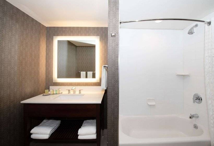 Номер Стандарт 2 Двуспальные Кровати, Doubletree By Hilton Hotel & Suites Charleston Airport