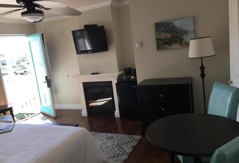스탠다드 룸 킹사이즈 침대, Beach Bungalow Inn And Suites