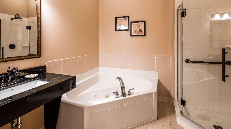 Номер Стандарт, Best Western Plus Dutch Haus Inn And Suites