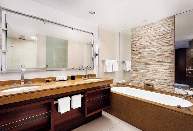 Номер Superior, Four Seasons Hotel Denver