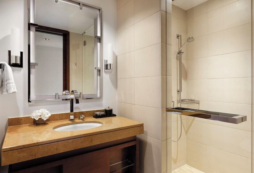 Люкс Адаптированный для Инвалидов, Four Seasons Hotel Denver