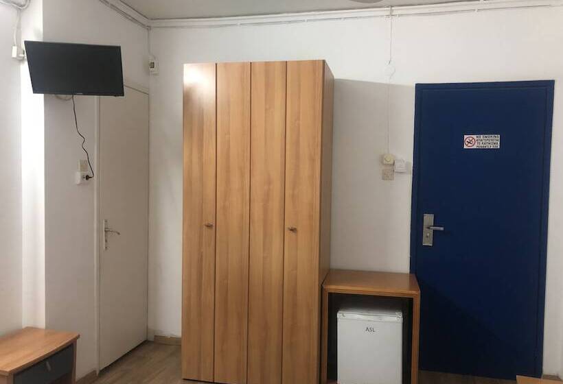 Chambre Triple Standard, Sparta Team