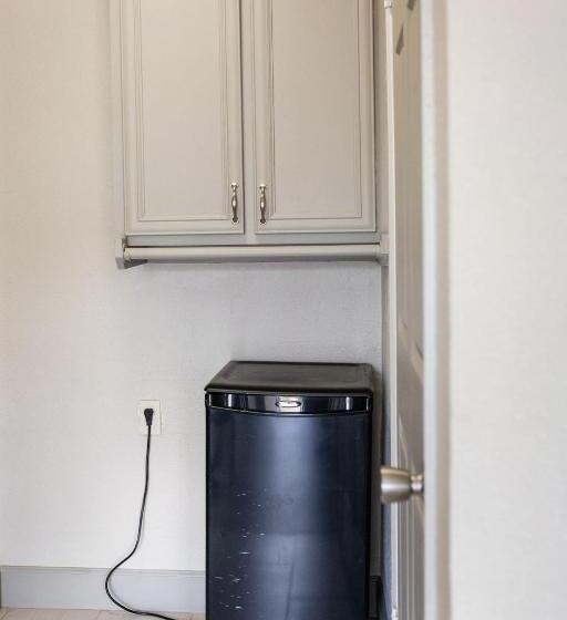 Standard-studio, Merit Inn And Suites