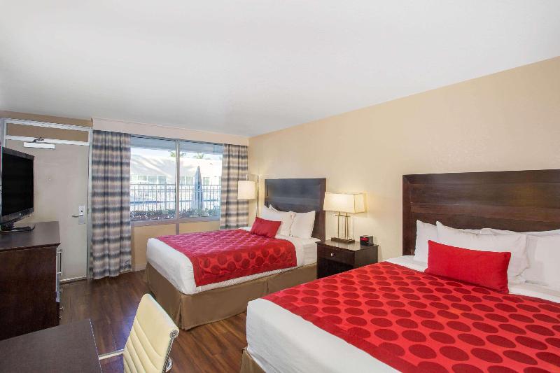Номер Стандарт Вид на Бассейн, Ramada By Wyndham Venice Hotel Venezia