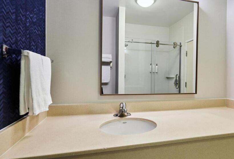 스위트 킹사이즈 침대, Fairfield Inn & Suites Burlington
