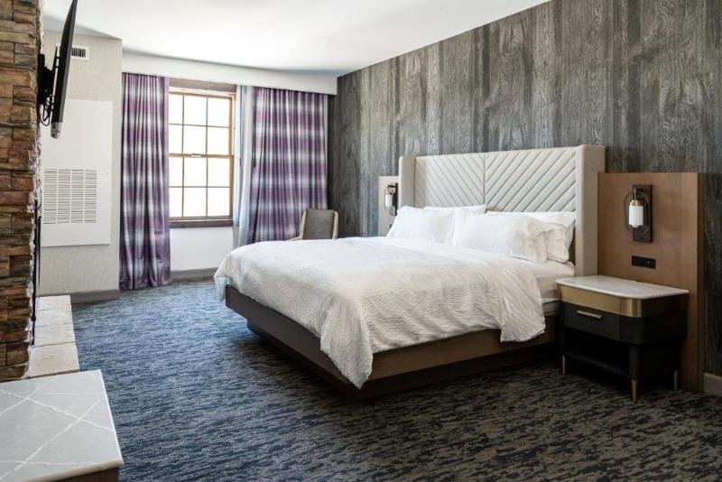 Люкс Кровать Кинг, Holiday Inn Resort Deadwood Mountain Grand, An Ihg