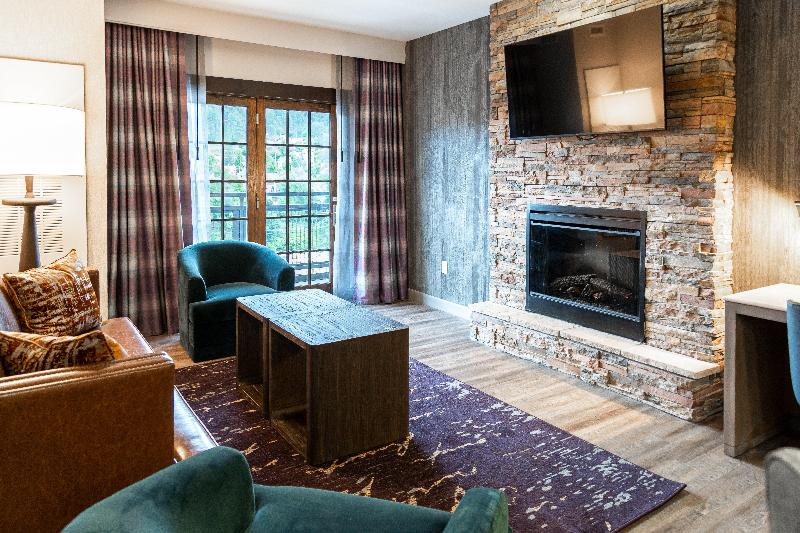 Люкс Кровать Кинг, Holiday Inn Resort Deadwood Mountain Grand, An Ihg