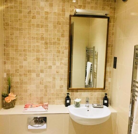 Четырехместный Номер Deluxe, Homestay Hotel Heathrow