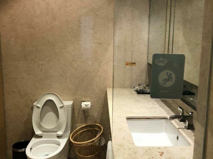 Quarto Superior, Silin Residence Poly World Trading Center
