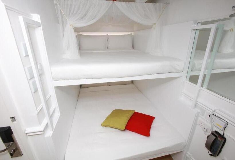اتاق ساده چهارنفره, Mini Hotel Causeway Bay