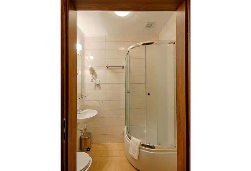 Номер Стандарт Трехместный, Yarden By Artery Hotels