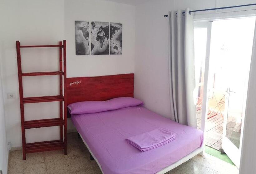 Номер Стандарт с Балконом, Casa Grande Surf Hostel