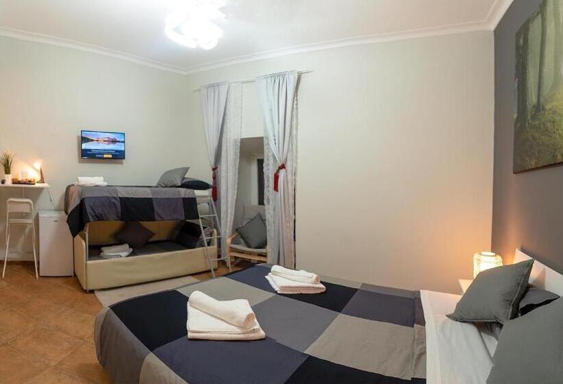 Standard Quadruple Room, Martini Rooms