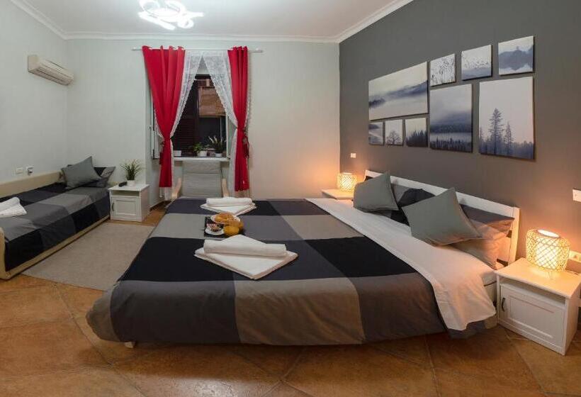 Deluxe Room, Martini Rooms