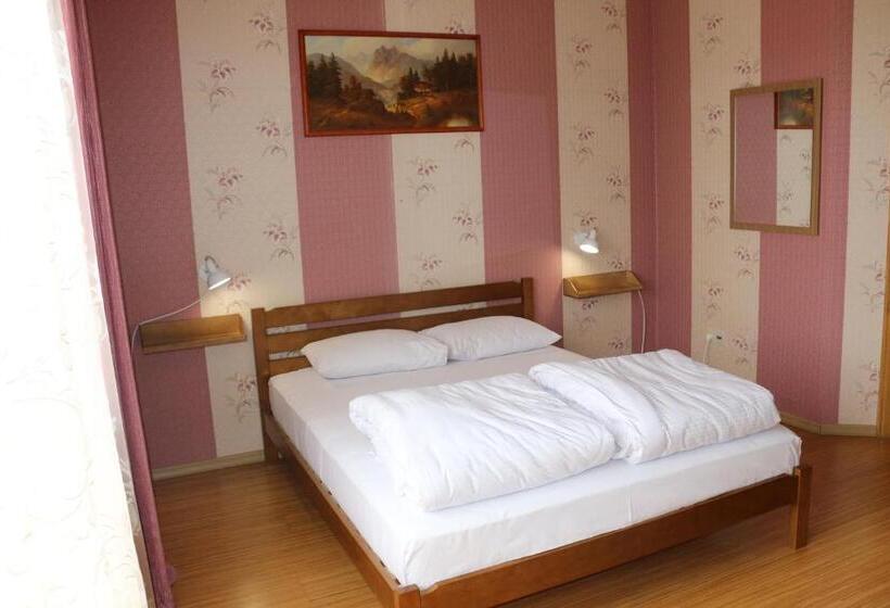 اتاق خانوادگی با سرویس بهداشتی مشترک, Sweet Home Hostel